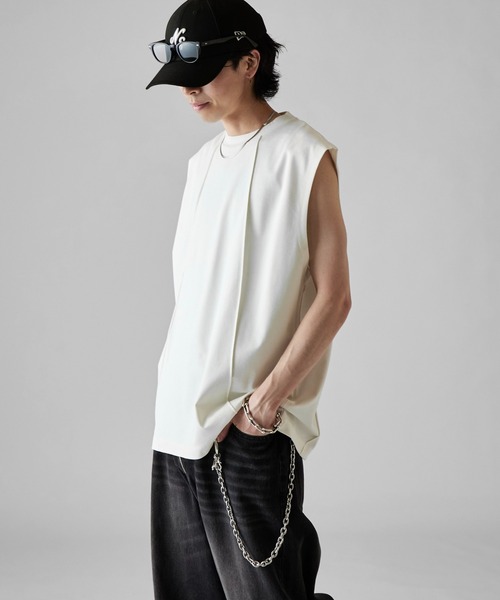 Lui's（ルイス）の「【Neucon】SWITCHING OVER SLEEVELESS CUTSEW / 切替オーバーノースリーブカットソー / タンクトップ（Tシャツ/カットソー・メンズ・ブラック/グレー/ホワイト・1/2）」の6枚目の写真