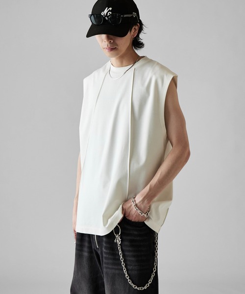 Lui's（ルイス）の「【Neucon】SWITCHING OVER SLEEVELESS CUTSEW / 切替オーバーノースリーブカットソー / タンクトップ（Tシャツ/カットソー・メンズ・ブラック/グレー/ホワイト・1/2）」の5枚目の写真