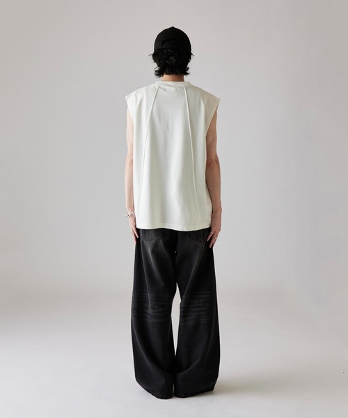 Lui's（ルイス）の「【Neucon】SWITCHING OVER SLEEVELESS CUTSEW / 切替オーバーノースリーブカットソー / タンクトップ（Tシャツ/カットソー・メンズ・ブラック/グレー/ホワイト・1/2）」の11枚目の写真