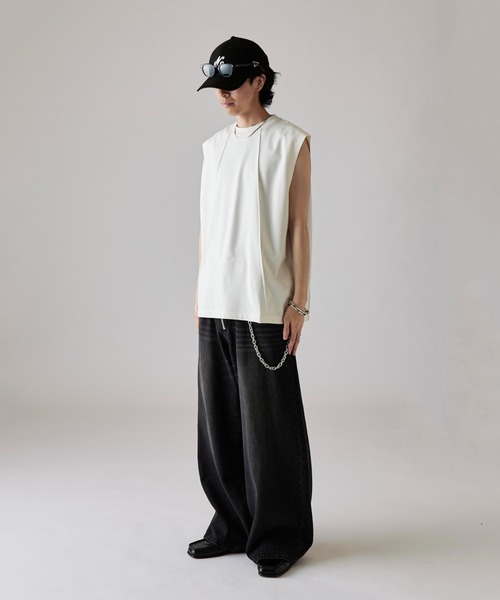 Lui's（ルイス）の「【Neucon】SWITCHING OVER SLEEVELESS CUTSEW / 切替オーバーノースリーブカットソー / タンクトップ（Tシャツ/カットソー・メンズ・ブラック/グレー/ホワイト・1/2）」の10枚目の写真