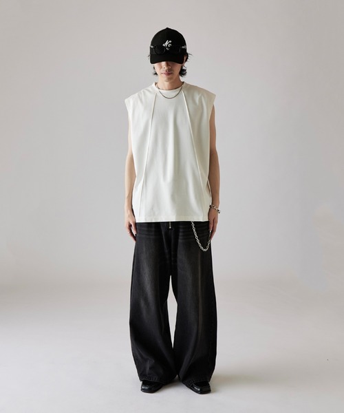 Lui's（ルイス）の「【Neucon】SWITCHING OVER SLEEVELESS CUTSEW / 切替オーバーノースリーブカットソー / タンクトップ（Tシャツ/カットソー・メンズ・ブラック/グレー/ホワイト・1/2）」の9枚目の写真