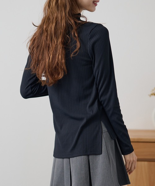 DAYRA(デイラ)の「チョーカーネック サイド スリット 長袖 リブ トップス(Tシャツ/カットソー・レディース・チャコールグレー/ブラック/グリーン・FREE/S)」の22枚目の写真