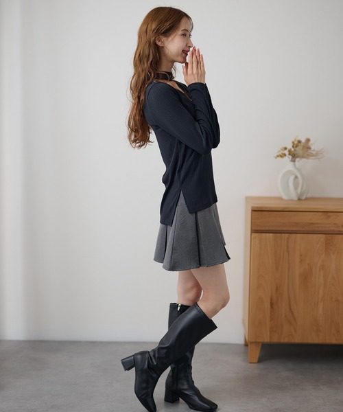 DAYRA(デイラ)の「チョーカーネック サイド スリット 長袖 リブ トップス(Tシャツ/カットソー・レディース・チャコールグレー/ブラック/グリーン・FREE/S)」の21枚目の写真