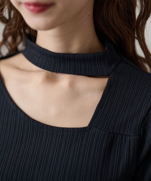DAYRA(デイラ)の「チョーカーネック サイド スリット 長袖 リブ トップス(Tシャツ/カットソー・レディース・チャコールグレー/ブラック/グリーン・FREE/S)」の18枚目の写真