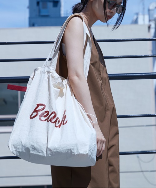 OFROOM(オフルーム)の「Beach Drawstring Tote|ビーチドロストトート(トートバッグ・レディース・グリーン/ホワイト/イエロー/ネイビー・ONESIZE)」の2枚目の写真