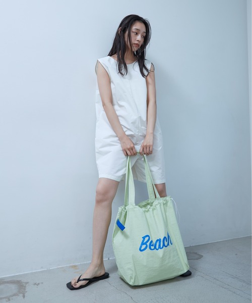 OFROOM(オフルーム)の「Beach Drawstring Tote|ビーチドロストトート(トートバッグ・レディース・グリーン/ホワイト/イエロー/ネイビー・ONESIZE)」の18枚目の写真