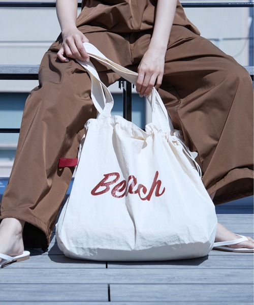 OFROOM(オフルーム)の「Beach Drawstring Tote|ビーチドロストトート(トートバッグ・レディース・グリーン/ホワイト/イエロー/ネイビー・ONESIZE)」の15枚目の写真