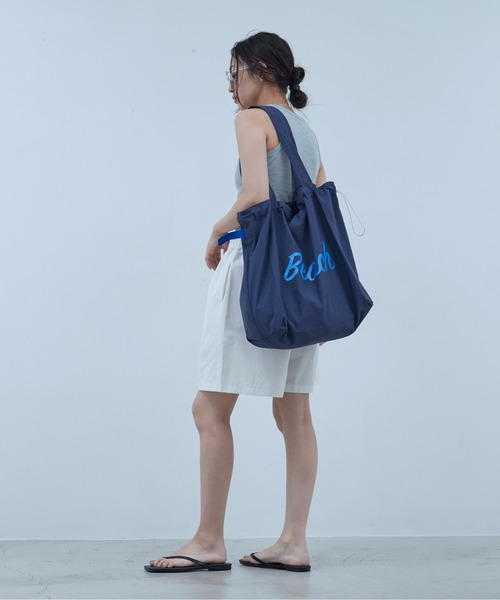 OFROOM(オフルーム)の「Beach Drawstring Tote|ビーチドロストトート(トートバッグ・レディース・グリーン/ホワイト/イエロー/ネイビー・ONESIZE)」の11枚目の写真