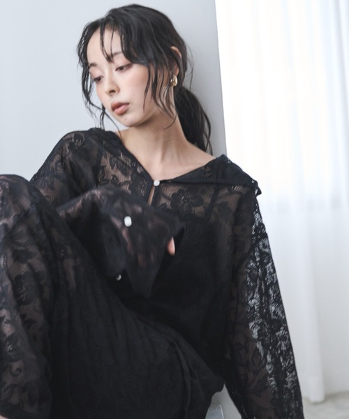 Anclear oui(アンクリアウィ)の「レースフーディーシャツ(パーカー・レディース・アイボリー/ブラック・F)」の2枚目の写真