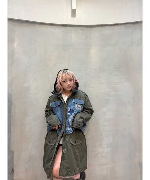 Desigual(デシグアル)の「Disney Denim-Panel Graphic Military Coat/ディズニー デニム切替グラフィックミリタリーコート(モッズコート・レディース・グリーン・XS/S/M/L/XL)」の11枚目の写真