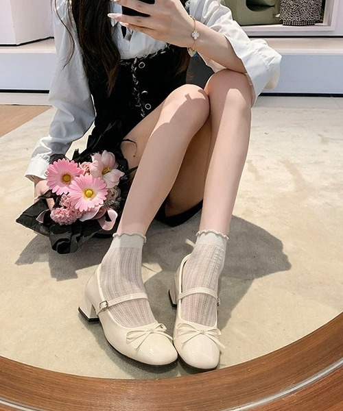 gossip!ロサンゼルス(ゴシップロサンゼルス)の「【Y2Kガーリー】レトロスクエアトゥエナメルリボンストラップチャンキーヒールマリージェーンパンプス(パンプス・レディース・ワインレッド/オフホワイト/ピンク・S/M/L/XL)」の9枚目の写真