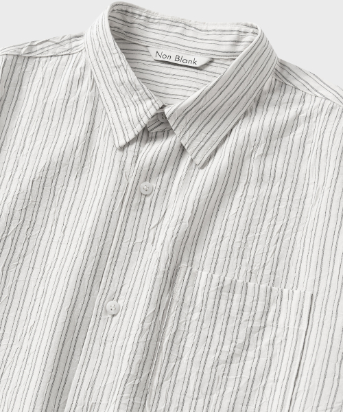 NONBLANK(ノンブランク)の「クリーズストライプクロップHSシャツ_BLACK STRIPE(シャツ/ブラウス・メンズ・ブラック・SMALL/MEDIUM/LARGE/X-LARGE)」の3枚目の写真