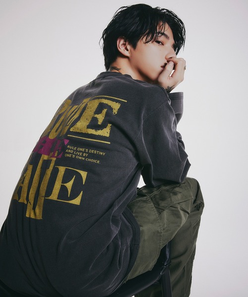 RULE THE FATE(ルールザフェイト)の「RTF ANARCHIC LONG SLEEVE TEE/アナ―キックロングスリーブティー(Tシャツ/カットソー・メンズ・ベージュ/ブラック・1/2)」の2枚目の写真