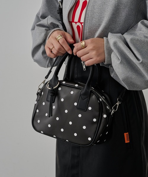 MAGASIN DE MODE Chou Chou(マガジンデモードシュシュ)の「【MAGASIN DE MODE Chou Chou】チャーム付きミニボストンバッグ SNBD(ボストンバッグ・レディース・マルチ/ブラック/ブラウン・FREE)」の3枚目の写真