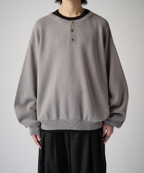 Lui's(ルイス)の「レイヤードヘンリーネックニット(ニット/セーター・メンズ・ブラウン/ブラック/チャコールグレー・S/M)」の11枚目の写真