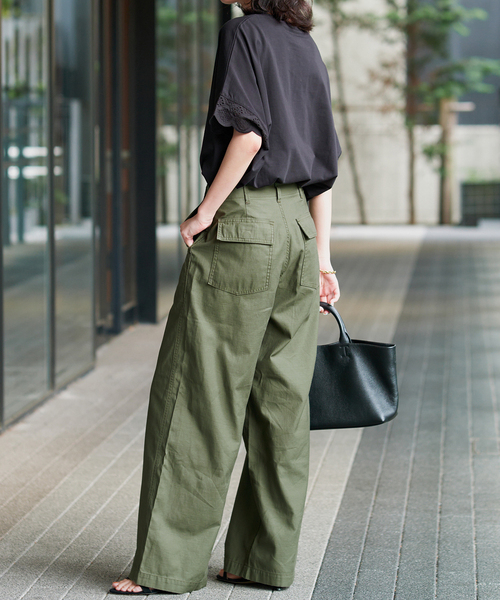 SLOBE IENA(スローブイエナ)の「《4サイズ展開/WEB限定/》コットンストレートパンツ(カーゴパンツ・レディース・ブラック/カーキ・40/38/36/34)」の14枚目の写真