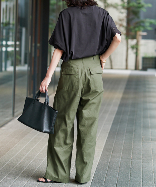 SLOBE IENA(スローブイエナ)の「《4サイズ展開/WEB限定/》コットンストレートパンツ(カーゴパンツ・レディース・ブラック/カーキ・40/38/36/34)」の16枚目の写真