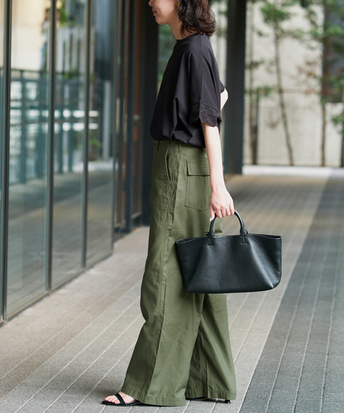 SLOBE IENA(スローブイエナ)の「《4サイズ展開/WEB限定/》コットンストレートパンツ(カーゴパンツ・レディース・ブラック/カーキ・40/38/36/34)」の18枚目の写真