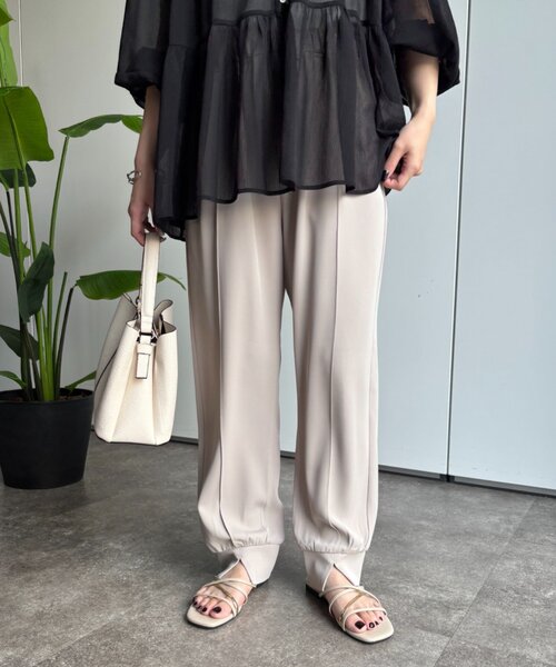 Jena espace merveilleux(ジェナ エスパスメルヴェイユ)の「トロミジョガーパンツ(その他パンツ・レディース・ブラック/グレー/アイボリー・FREE)」の3枚目の写真