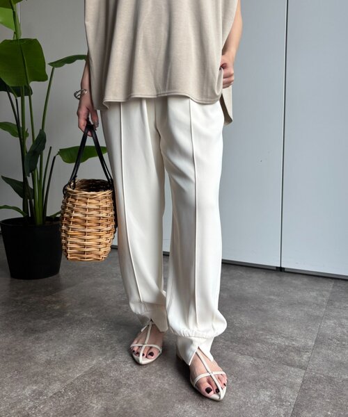 Jena espace merveilleux(ジェナ エスパスメルヴェイユ)の「トロミジョガーパンツ(その他パンツ・レディース・ブラック/グレー/アイボリー・FREE)」の1枚目の写真