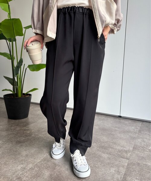 Jena espace merveilleux(ジェナ エスパスメルヴェイユ)の「トロミジョガーパンツ(その他パンツ・レディース・ブラック/グレー/アイボリー・FREE)」の13枚目の写真