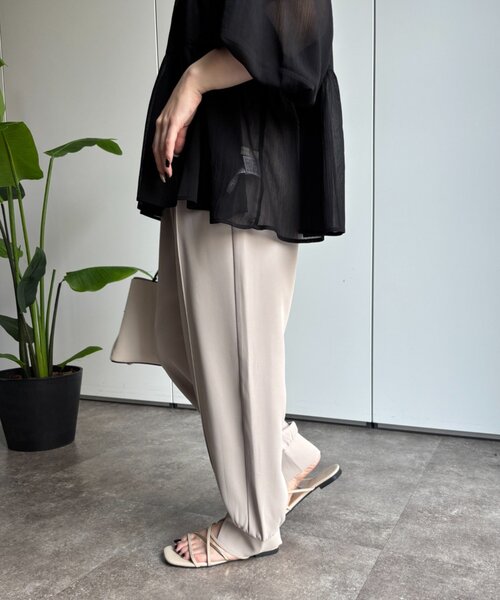 Jena espace merveilleux(ジェナ エスパスメルヴェイユ)の「トロミジョガーパンツ(その他パンツ・レディース・ブラック/グレー/アイボリー・FREE)」の19枚目の写真