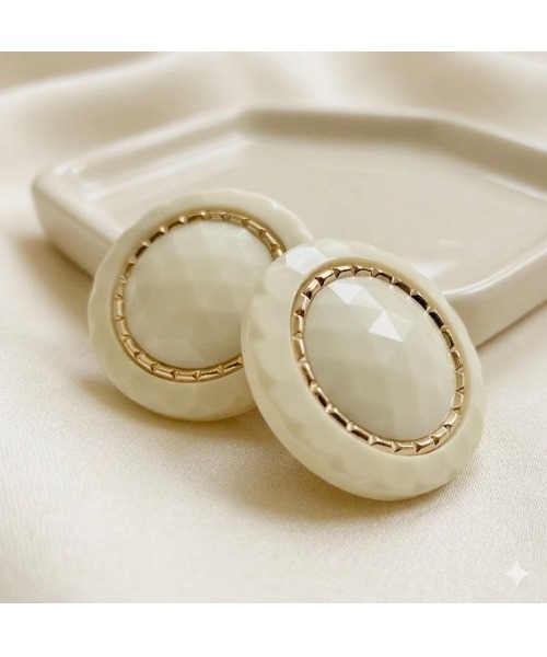 tone（トーン）の「【Flower】【アレルギー対応】ヴィンテージボタンピアス(MA)（ピアス（両耳用）・レディース・C/B/A/D/F/E・FREE）」の2枚目の写真