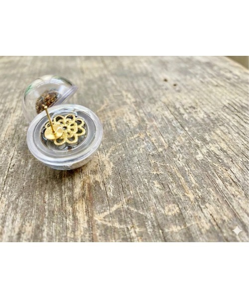 tone（トーン）の「【Flower】【アレルギー対応】ヴィンテージボタンピアス(MA)（ピアス（両耳用）・レディース・C/B/A/D/F/E・FREE）」の13枚目の写真