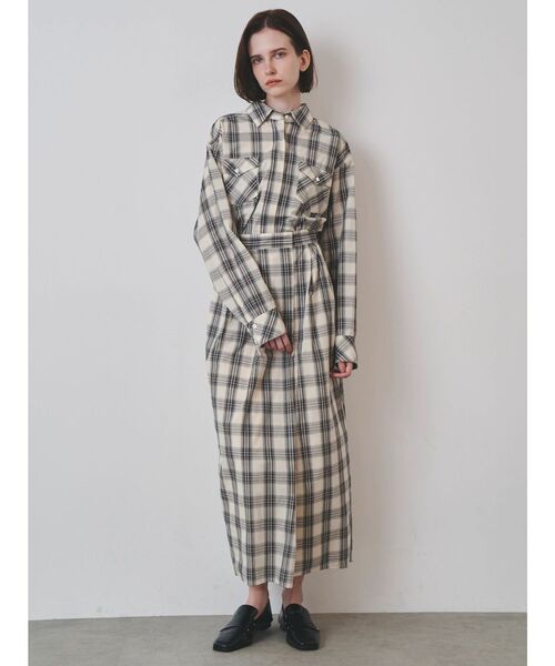 ELENDEEK(エレンディーク)の「チェック レイヤード シャツ ワンピース(ワンピース・レディース・オフホワイト/ブラウン・1/2)」の16枚目の写真