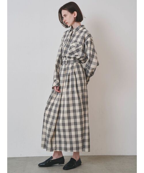 ELENDEEK(エレンディーク)の「チェック レイヤード シャツ ワンピース(ワンピース・レディース・オフホワイト/ブラウン・1/2)」の18枚目の写真