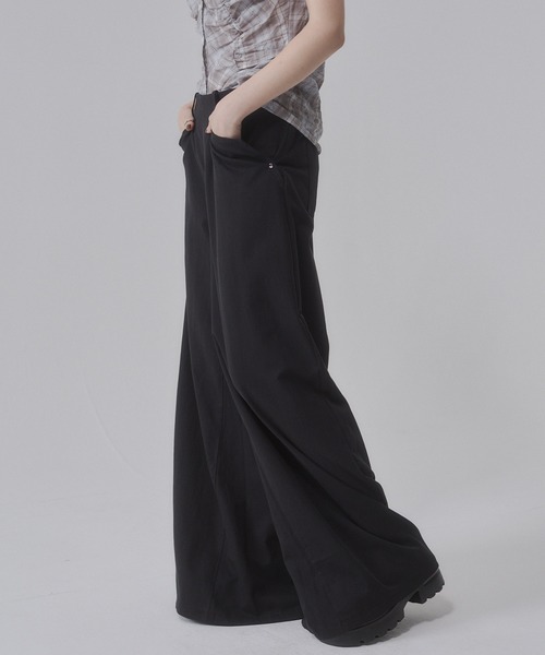 ENVYM(アンビー)の「ローライズルーズワイドパンツ(その他パンツ・レディース・カーキ/ブラック・SMALL)」の3枚目の写真