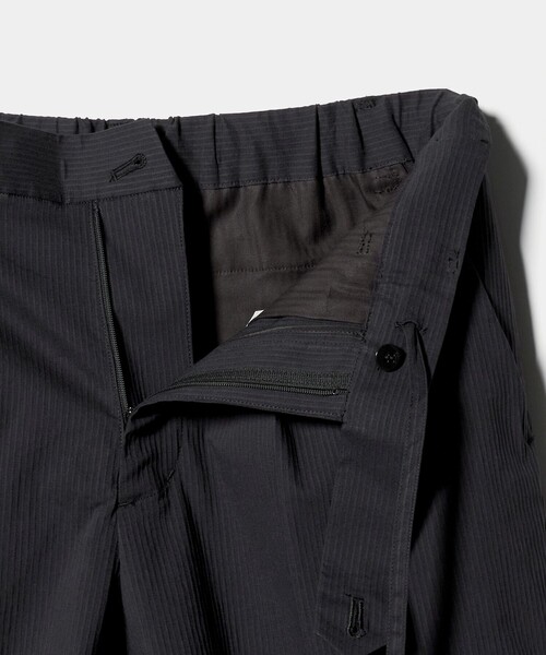 UNITED ARROWS(ユナイテッドアローズ)の「【別注】<NUMBER M> ドビー ストライプ 1プリーツ ショーツ(その他パンツ・メンズ・ダークグレー/ブラック・48/50/46)」の12枚目の写真