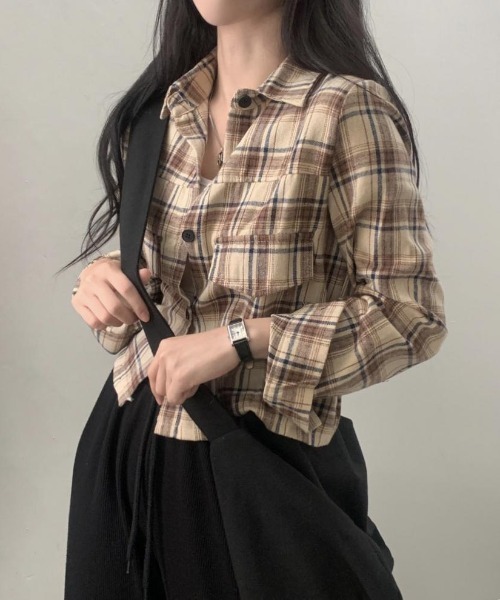 MELT(メルト)の「ショート丈チェック柄シャツ(シャツ/ブラウス・レディース・ネイビー/ベージュ/レッド・FREE)」の16枚目の写真