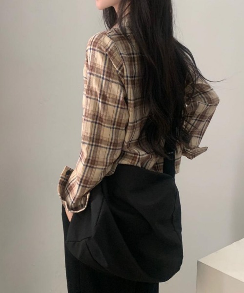 MELT(メルト)の「ショート丈チェック柄シャツ(シャツ/ブラウス・レディース・ネイビー/ベージュ/レッド・FREE)」の17枚目の写真