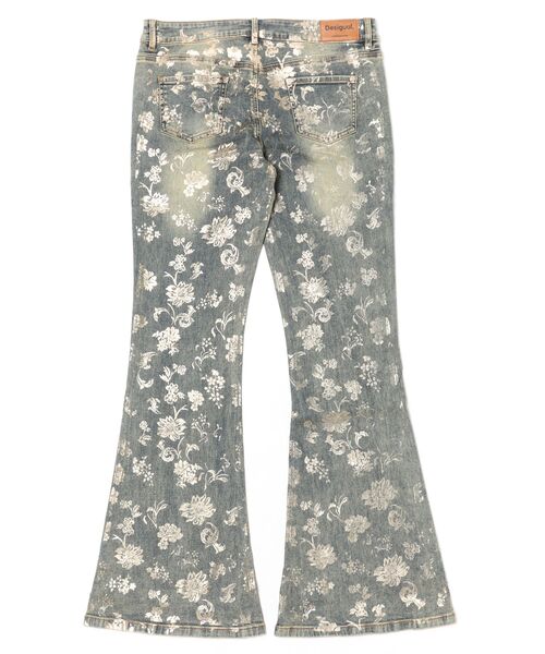Desigual(デシグアル)の「【Desigual × マリア・エコステ】Floral print flare denim / フローラルプリントフレアデニム(デニムパンツ・レディース・ブルー・34/40/38/36/42/44)」の2枚目の写真