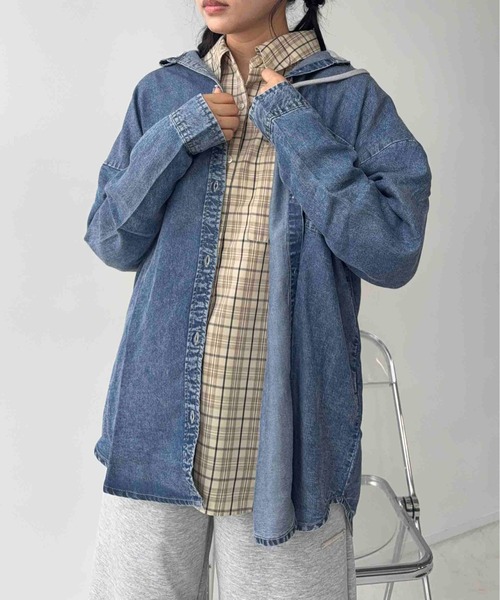 AS KNOW AS plus（アズノゥアズプラス）の「☆レイヤード風 フード付き オーバーサイズ デニムシャツ（シャツ/ブラウス・レディース・サックスブルー/ブルー・FREE）」の11枚目の写真