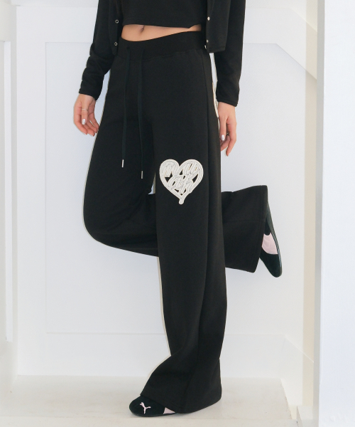 muahmuah（ムーアムーア）の「LOVEアップリケ ウエストゴムパンツ [ブラック]（スウェットパンツ・レディース・その他・FREE）」の3枚目の写真