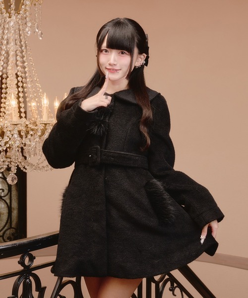 Pal elfy（パルエルフィー）の「ファー付きヒロインフレアコート（その他アウター・レディース・オフホワイト/ブラック・フリー）」の2枚目の写真
