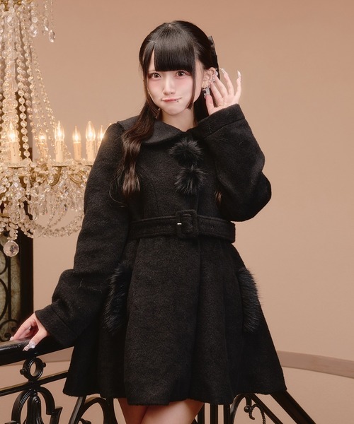 Pal elfy（パルエルフィー）の「ファー付きヒロインフレアコート（その他アウター・レディース・オフホワイト/ブラック・フリー）」の4枚目の写真