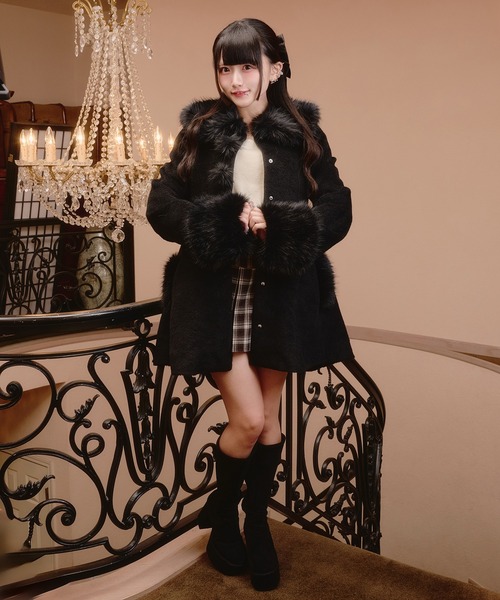 Pal elfy（パルエルフィー）の「ファー付きヒロインフレアコート（その他アウター・レディース・オフホワイト/ブラック・フリー）」の9枚目の写真