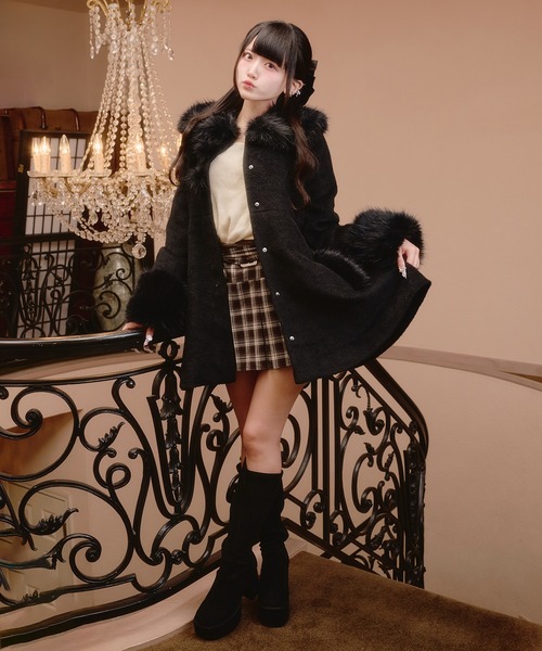 Pal elfy（パルエルフィー）の「ファー付きヒロインフレアコート（その他アウター・レディース・オフホワイト/ブラック・フリー）」の11枚目の写真