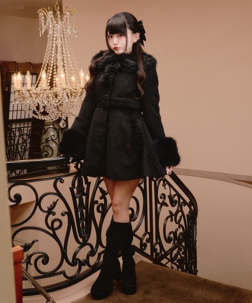 Pal elfy（パルエルフィー）の「ファー付きヒロインフレアコート（その他アウター・レディース・オフホワイト/ブラック・フリー）」の15枚目の写真