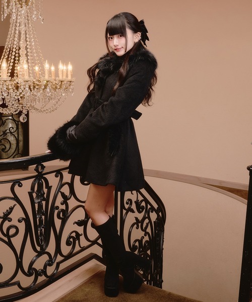 Pal elfy（パルエルフィー）の「ファー付きヒロインフレアコート（その他アウター・レディース・オフホワイト/ブラック・フリー）」の17枚目の写真