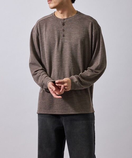 ADAM ET ROPE'（アダムエロペ）の「ヘンリーネックプルオーバー（Tシャツ/カットソー・メンズ・ダークブラウン/ブラック・L/M/LL）」の2枚目の写真