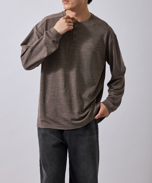 ADAM ET ROPE'（アダムエロペ）の「ヘンリーネックプルオーバー（Tシャツ/カットソー・メンズ・ダークブラウン/ブラック・L/M/LL）」の4枚目の写真
