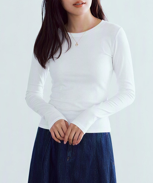 JOCOSA(ジョコサ)の「【選べる2つのネックライン】クルーネック コンパクトシルエット ロンT(Tシャツ/カットソー・レディース・ホワイト/ブラック・L/M/S)」の2枚目の写真