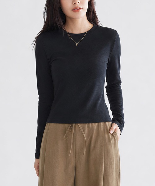 JOCOSA(ジョコサ)の「【選べる2つのネックライン】クルーネック コンパクトシルエット ロンT(Tシャツ/カットソー・レディース・ホワイト/ブラック・L/M/S)」の3枚目の写真