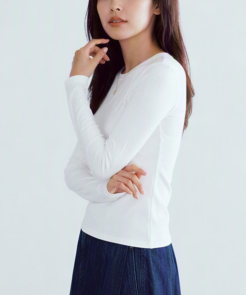 JOCOSA(ジョコサ)の「【選べる2つのネックライン】クルーネック コンパクトシルエット ロンT(Tシャツ/カットソー・レディース・ホワイト/ブラック・L/M/S)」の7枚目の写真