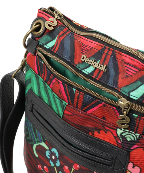 Desigual（デシグアル）の「「Desigual/デシグアル」バッグ（ショルダーバッグ・レディース・レッド系その他・ONE SIZE）」の3枚目の写真