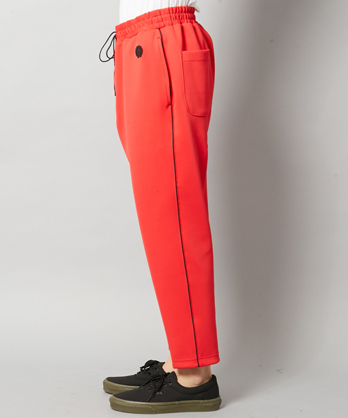 FRED PERRY(フレッドペリー)の「FRED PERRY フレッドペリー 別注 サイドライン入り クロップド トラックパンツ(その他パンツ・メンズ・ネイビー/ブラック/レッド・LARGE/MEDIUM/SMALL)」の10枚目の写真